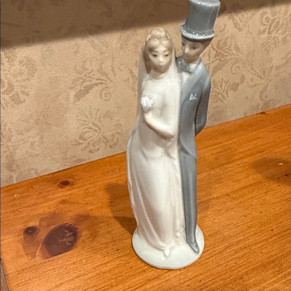 Lladro Porcelain Wedding Couple Figurine in White and Gray